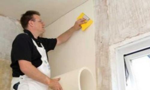 How to properly glue polyp backing to a wall under wallpaper